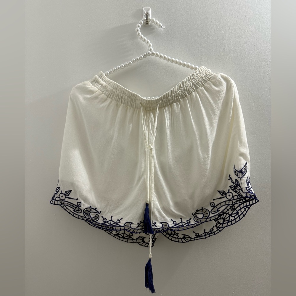 Romeo & Juliet Couture White boho shorts with navy embroidery & tassels